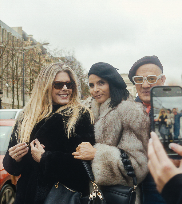 *B*ET*T*Y LA *F*EA:
*L*A HI*S*T*O*RIA *C*ON*T*IN*U*A