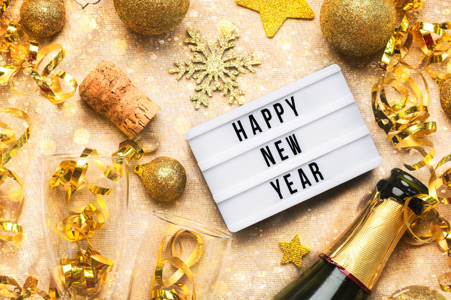 10 Stunning New Year’s Eve Decorations to Wow Your Guests This Year