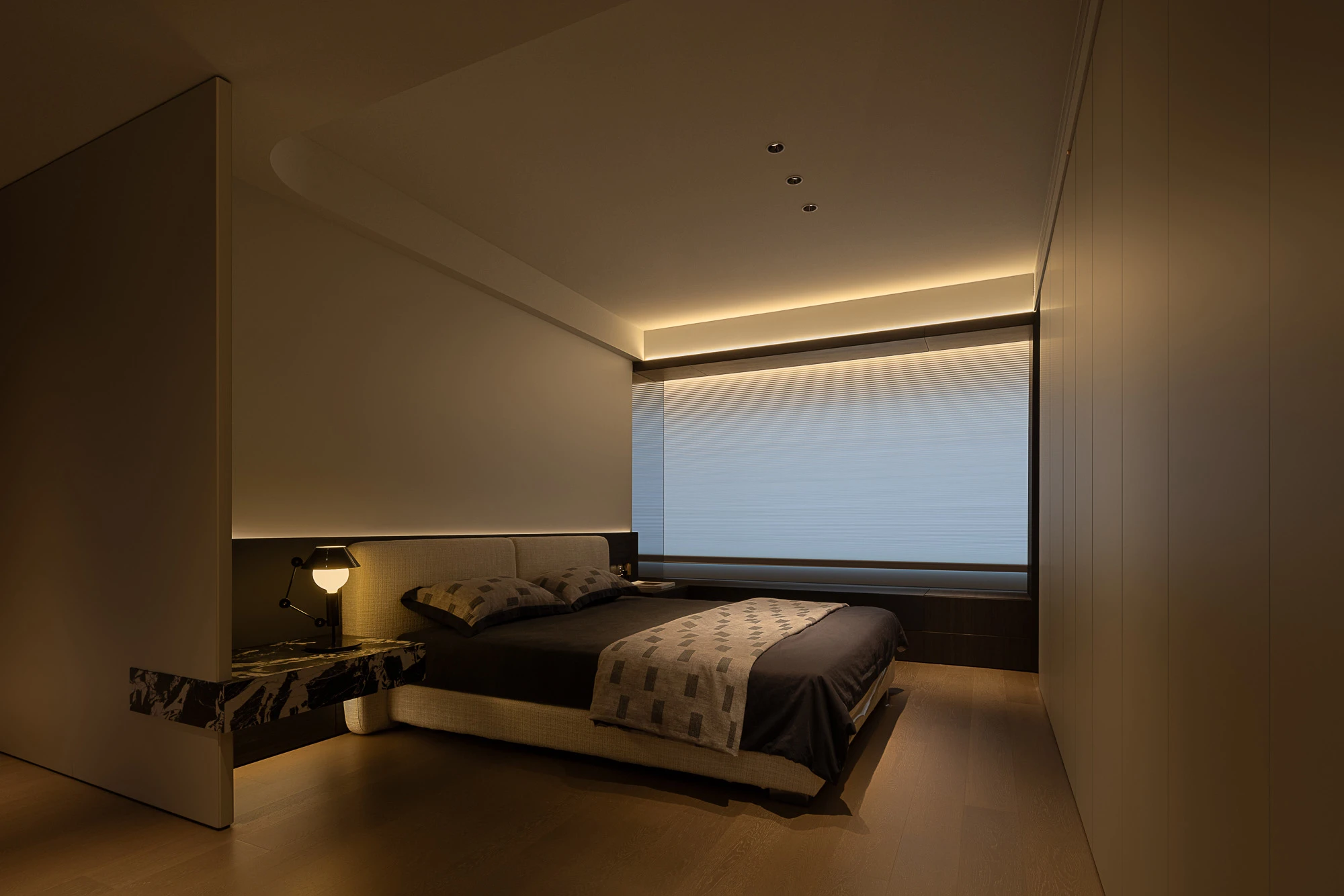 The Ultimate Guide to Choosing a Queen Bed Frame for Winter 2025