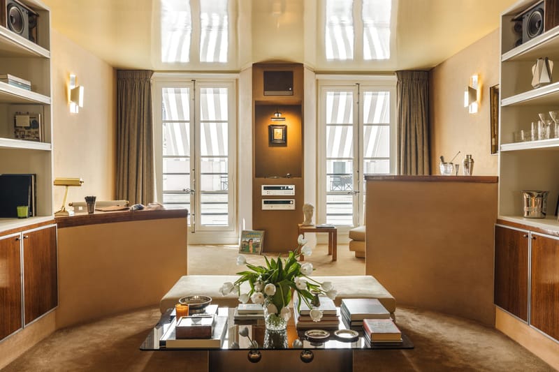 Cinabre Suites_Interiors with suite and flowers