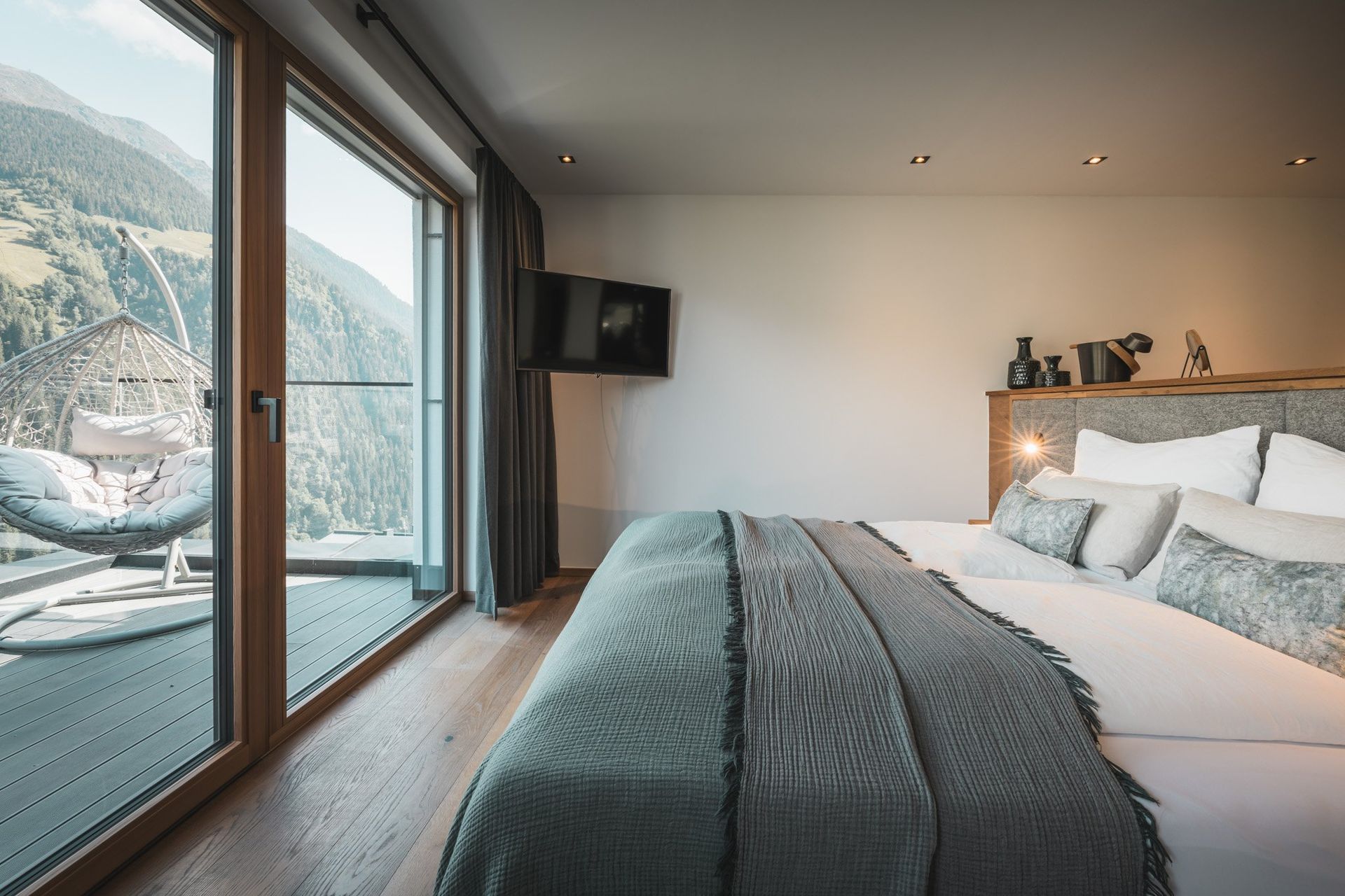 bergwiesenglueck- bedroom-with-a-view