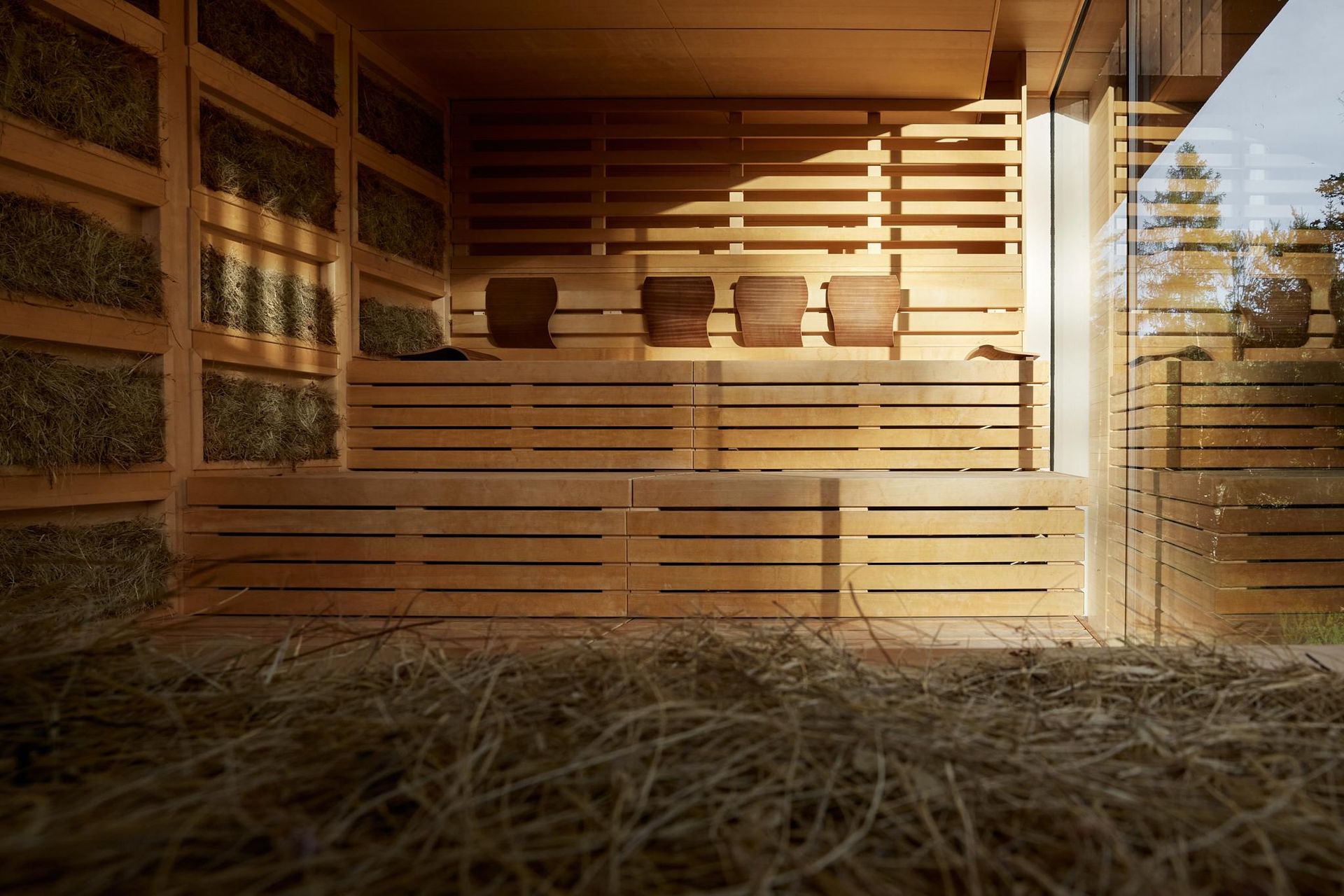 Saltus. Hay Sauna with glass