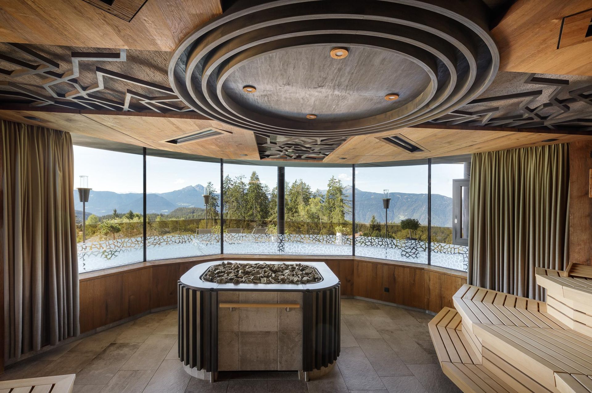 Chalet Mirabell_spa with sauna and views