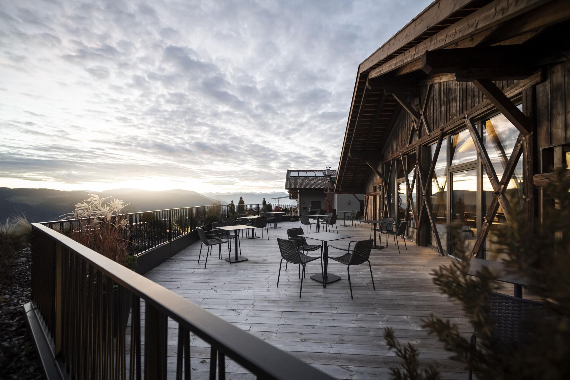 Gfell_Exterior Summer Terrace in Evening