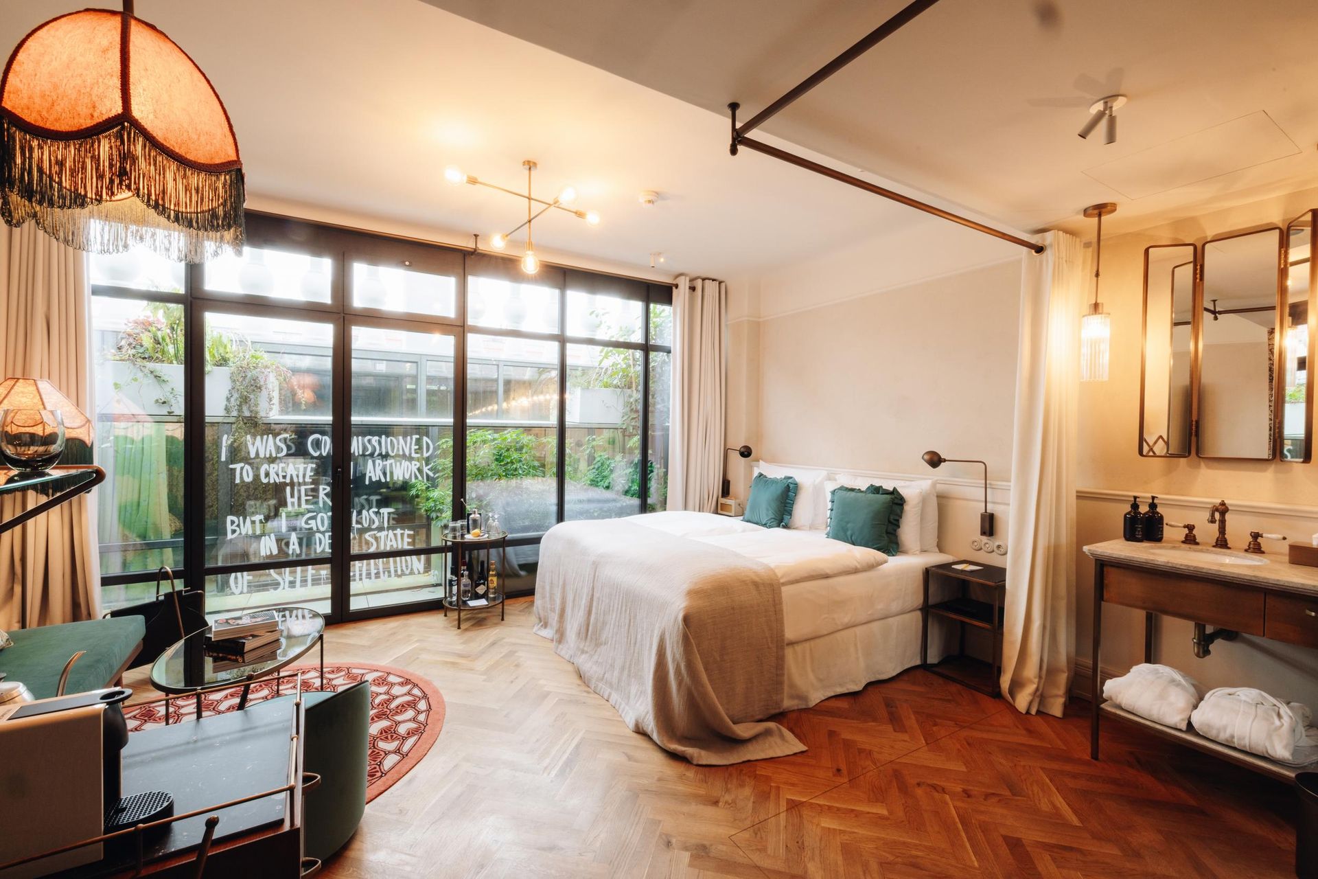 MOTTO room interior