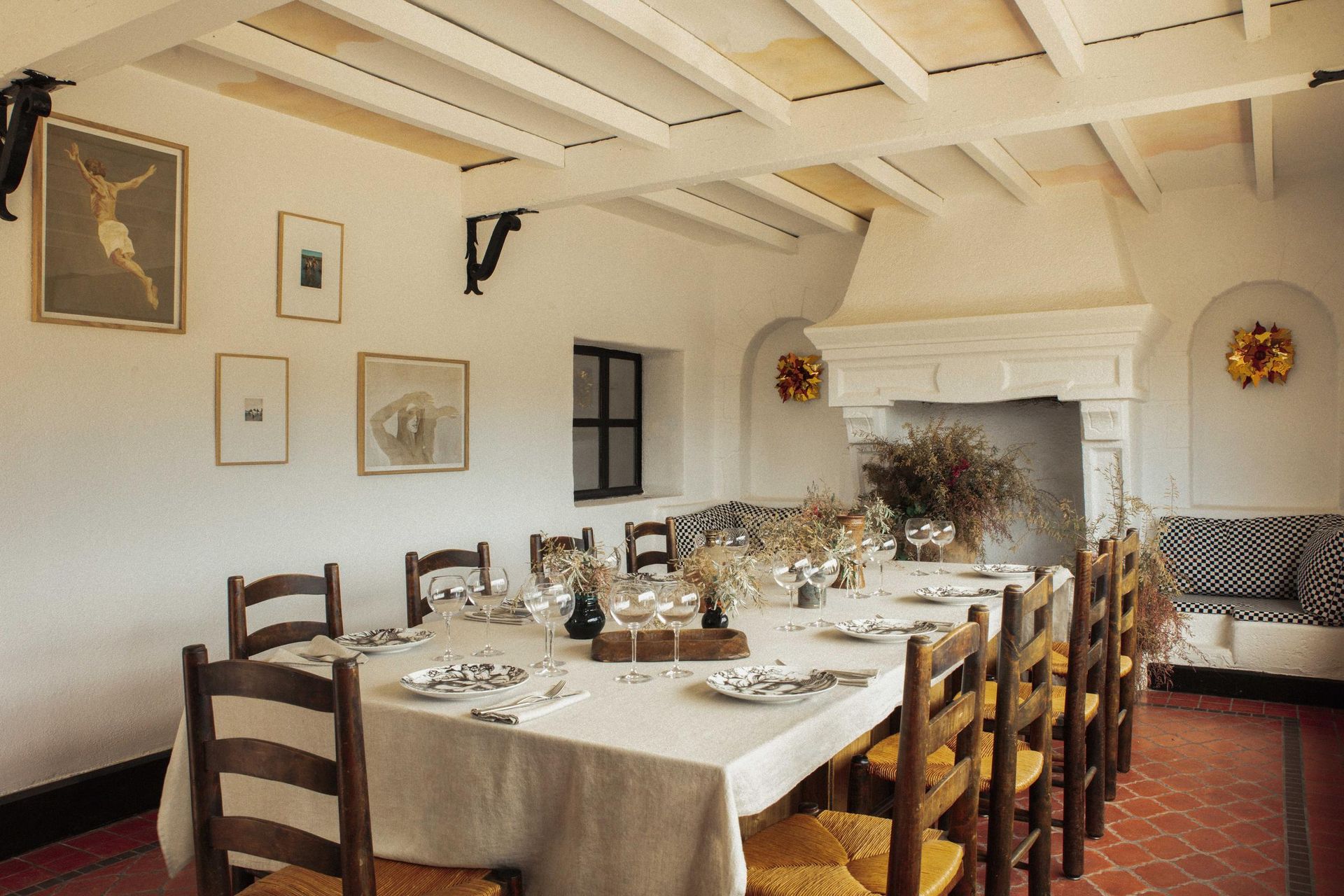 Les Bains Gardians dining table