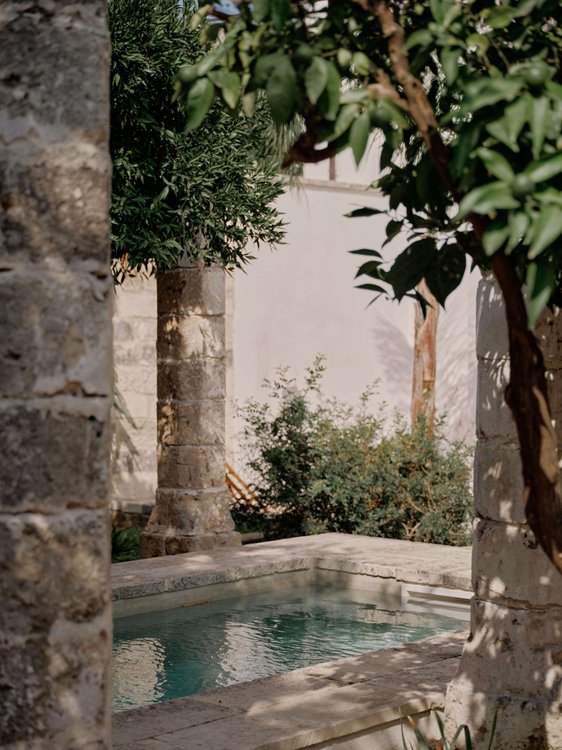 Palazzo Edmondo_Marina_poolside detail