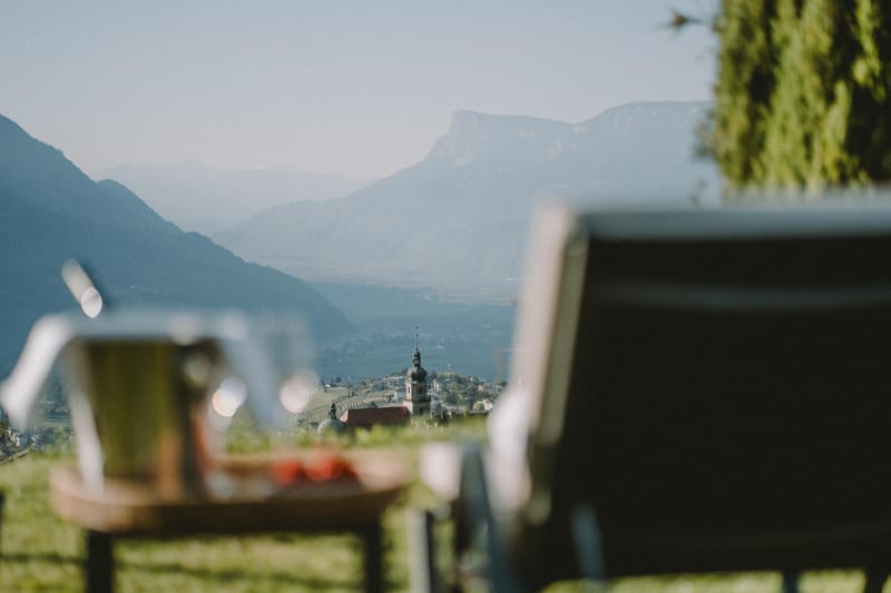 Küglerhof_Views with bottle and flowers.
