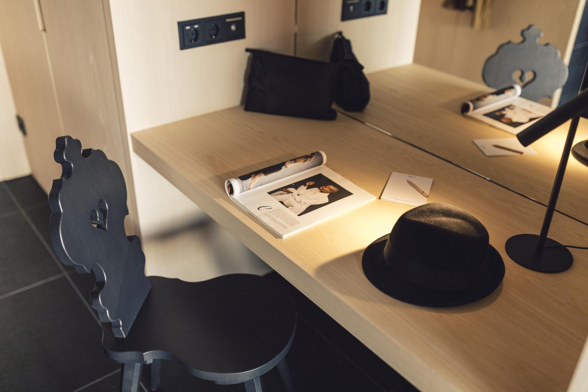 Milla Montis_desk with magazine