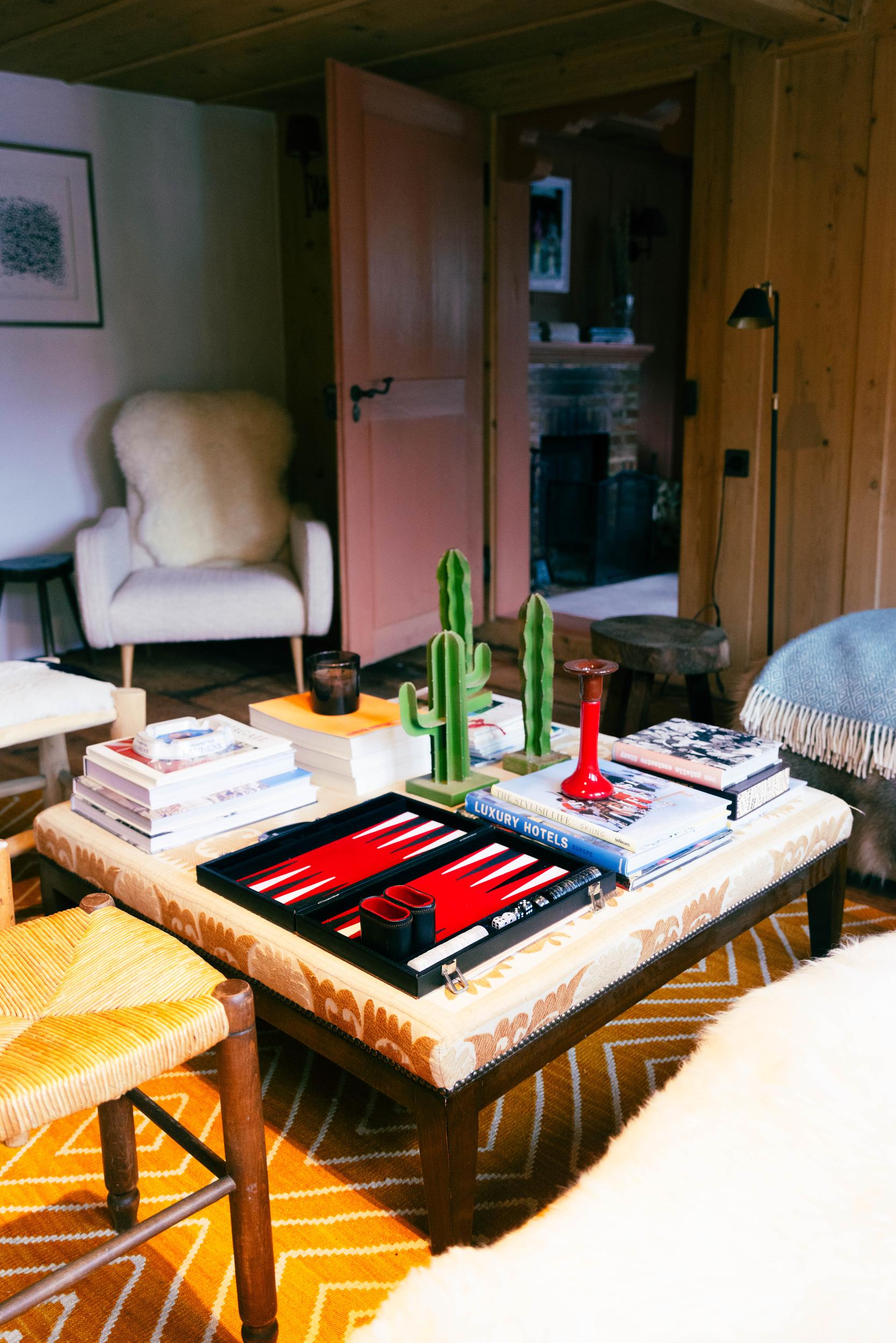 Nils Grubba_Le Chalet Saanen_salon with cactus