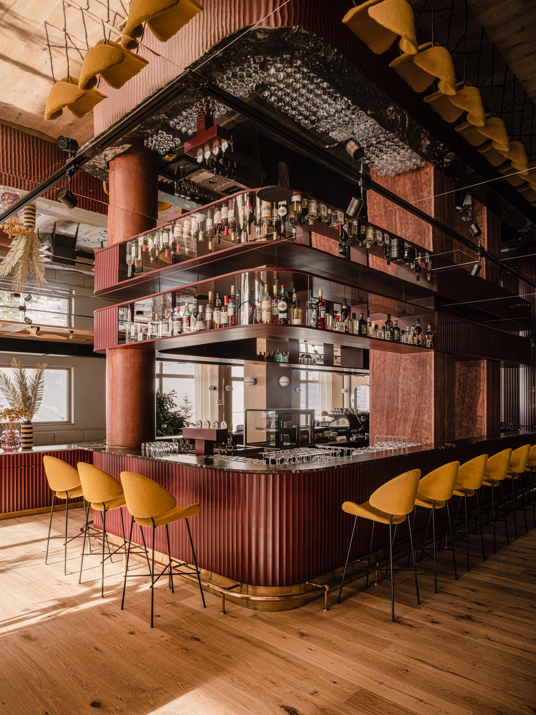 The Comodo bar
