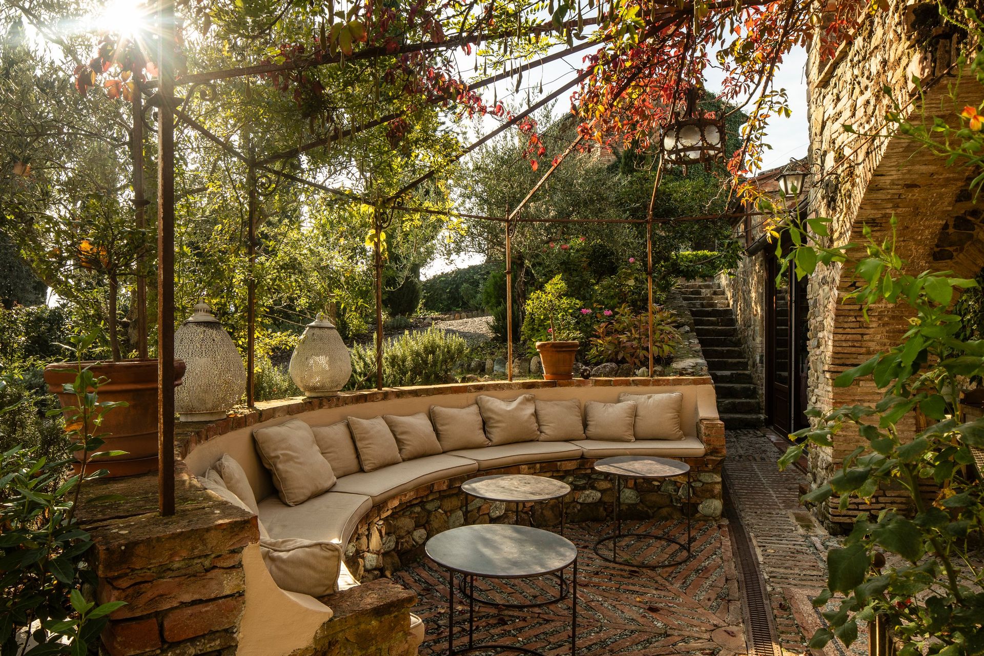 Lupaia-garden-circular-sofa-three-coffee-tables 