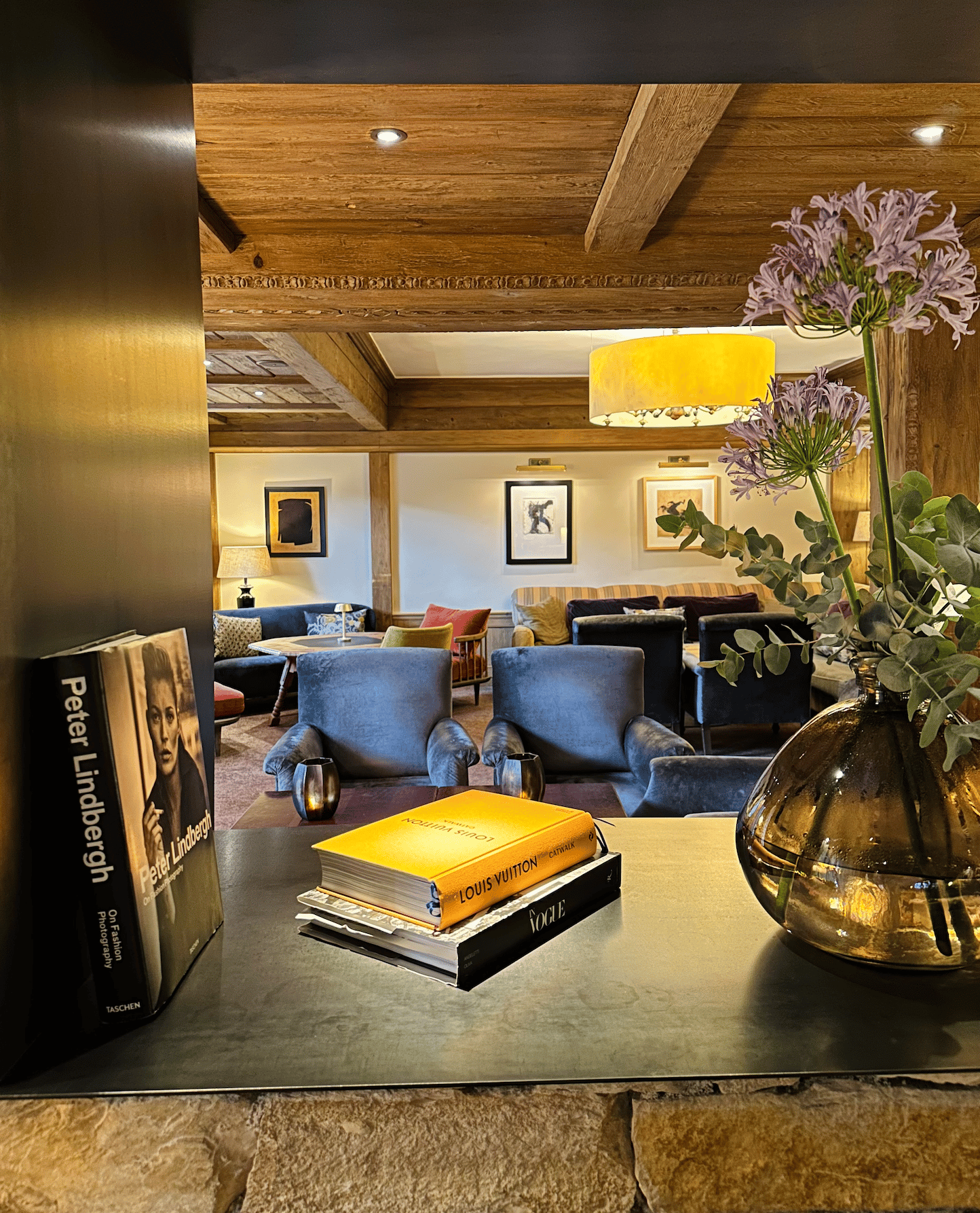 Der Berghof details lobby