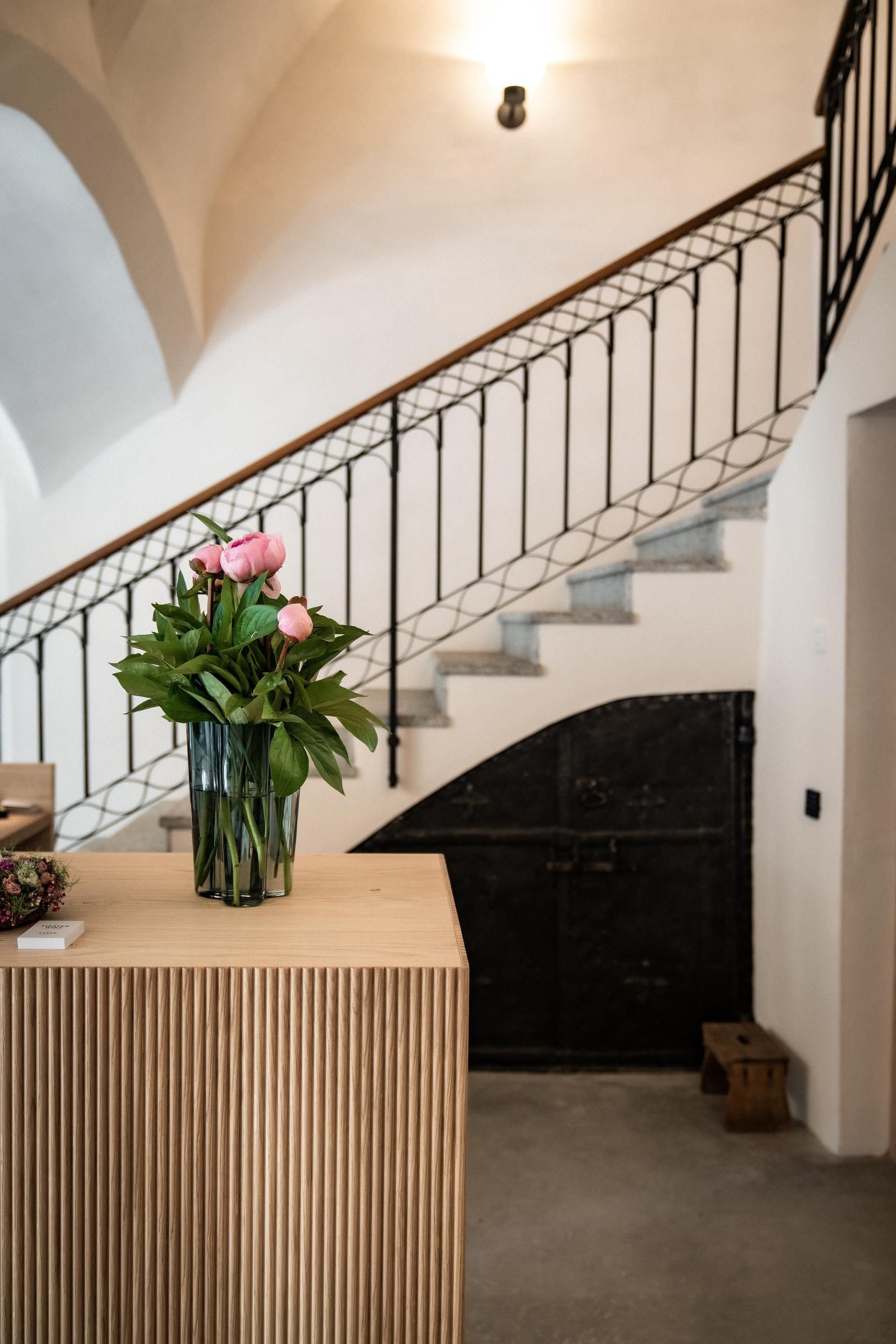 Adler Brixen staircase peonies
