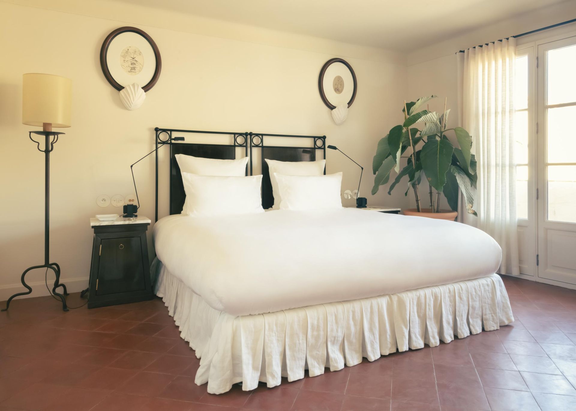La Ponche bedroom overview