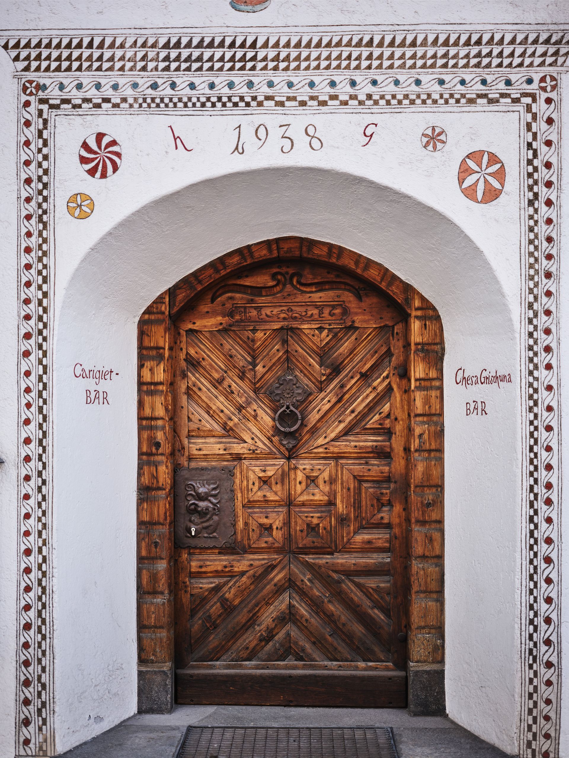 Chesa Grischuna entrance to the chesa bar with wall drawings