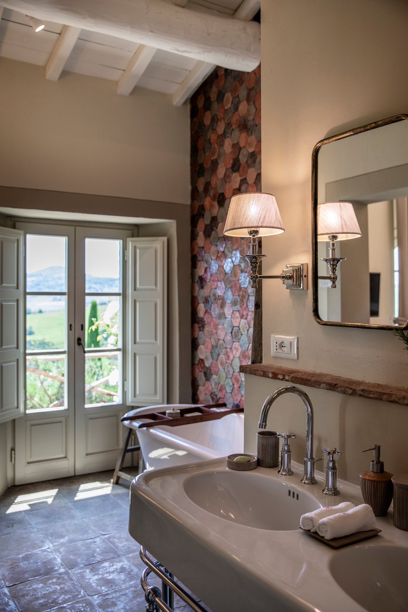 lupaia-rooms-bathroom-interior