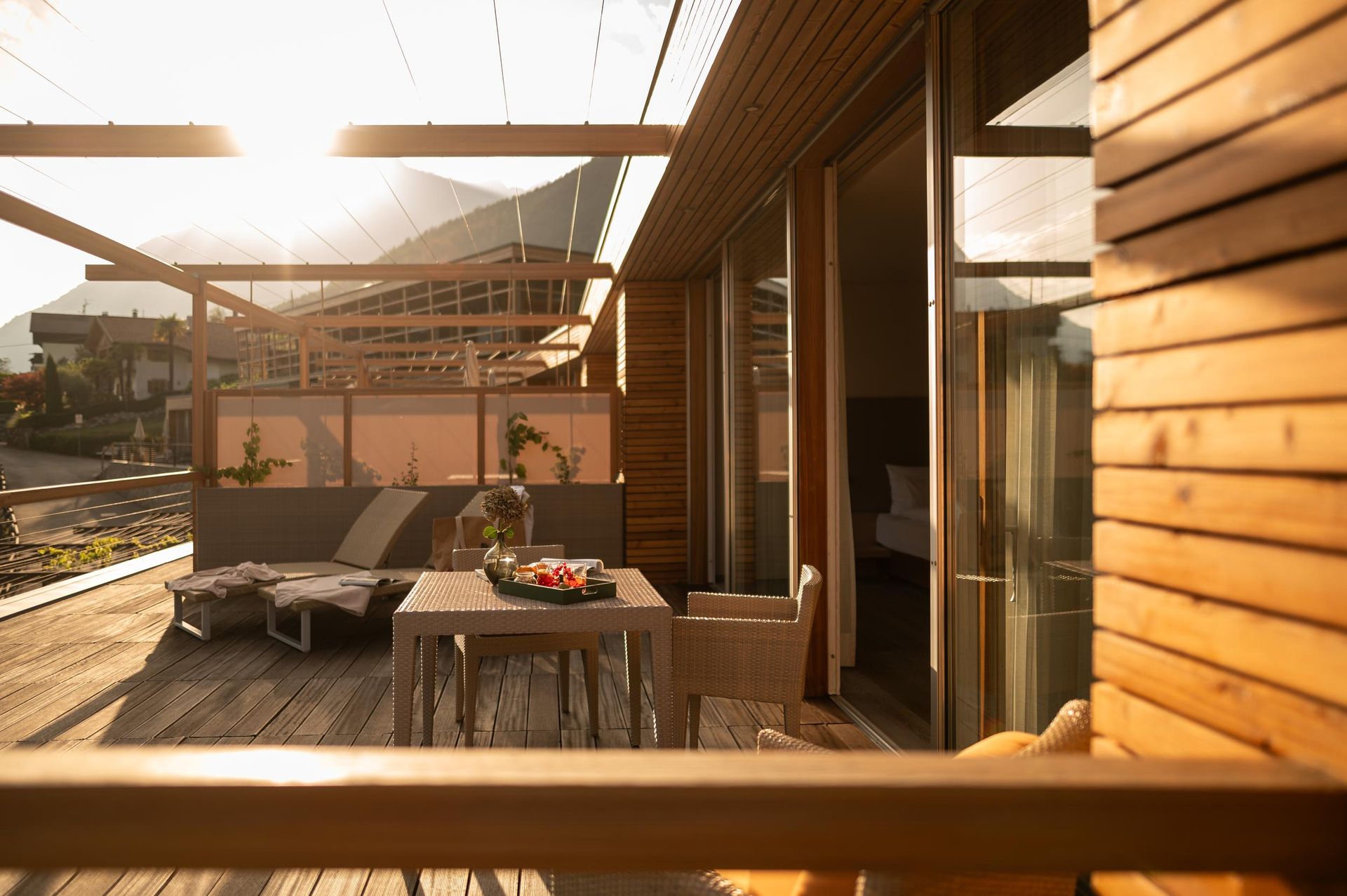 Pergola Residence_Suite Deluxe_Deluxe Dual_Patrick Schwienbacher_Sunbeds and Outdoor Dining