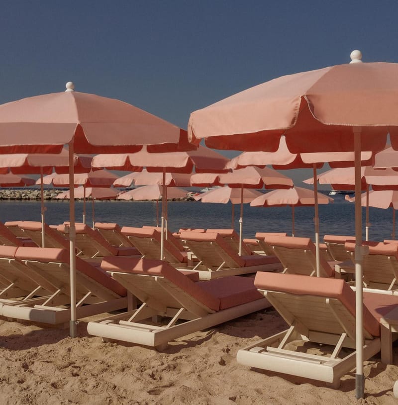 Cap d'Antibes Beach Hotel Beach with sunbeds with umbrellas at beach