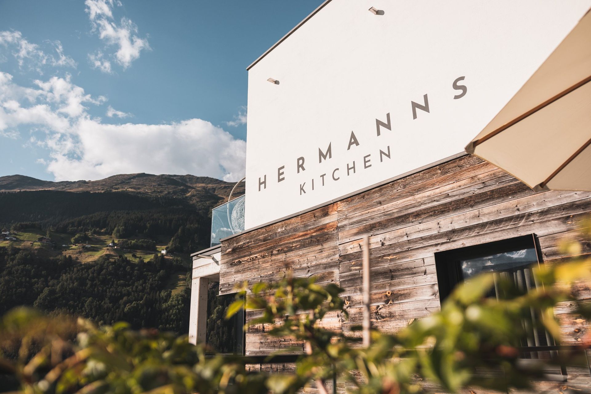 bergwiesenglueck-exterior-hermans-kitchen