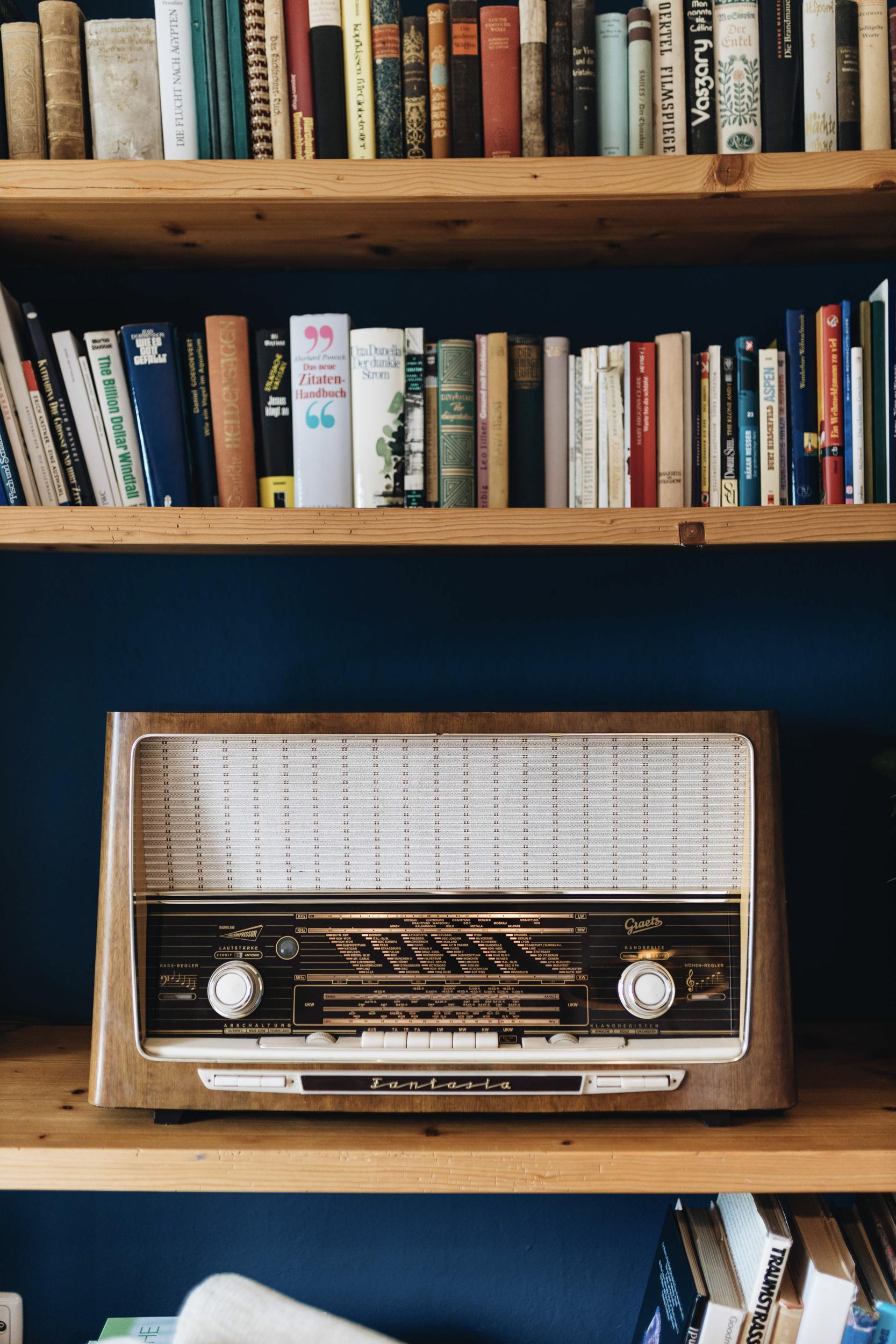 Chalet Michaelis vintage radio