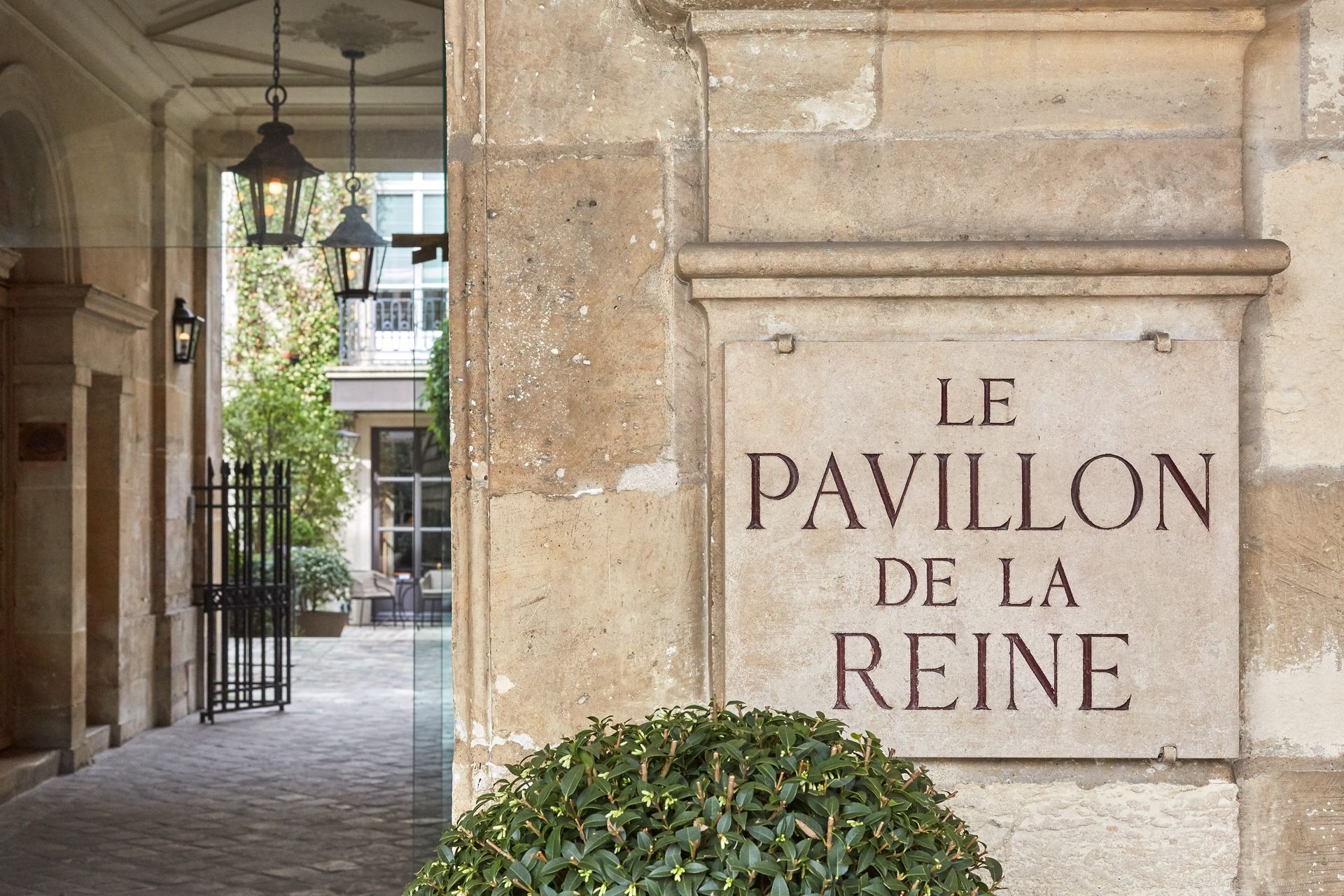 Pavillon de la Reine_3