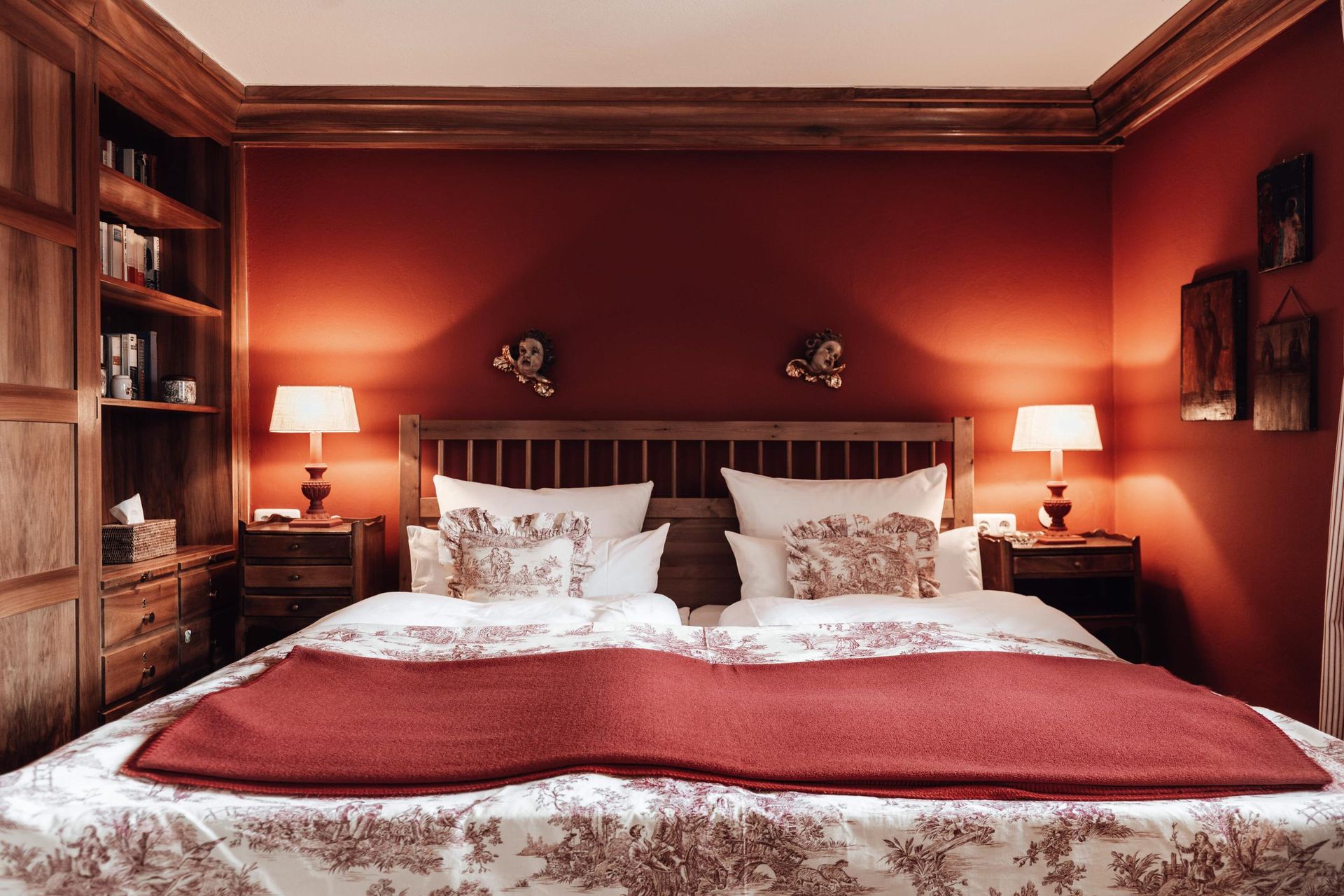 Chalet Michaelis red bedroom overview
