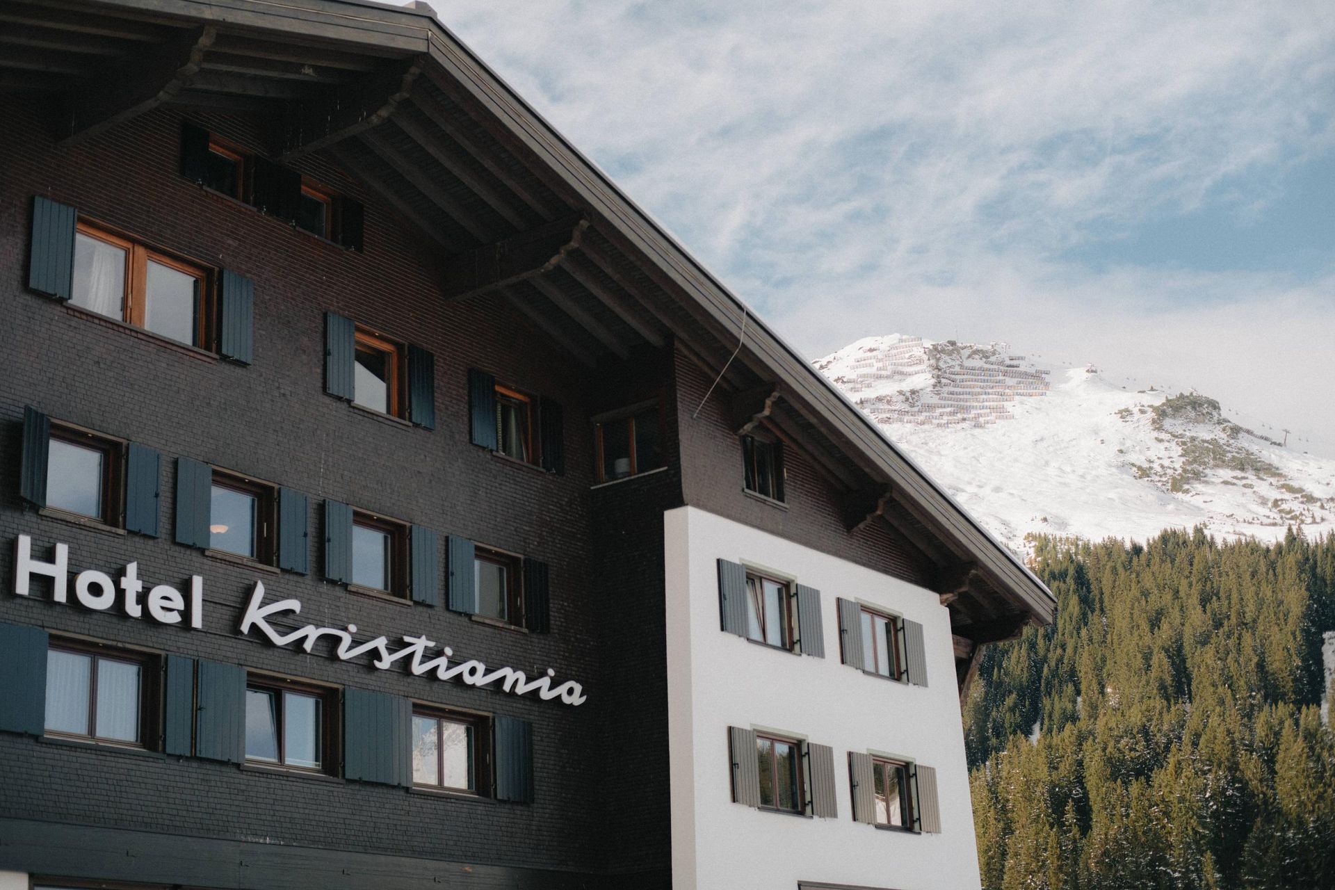 Kristiania facade with mountains in background