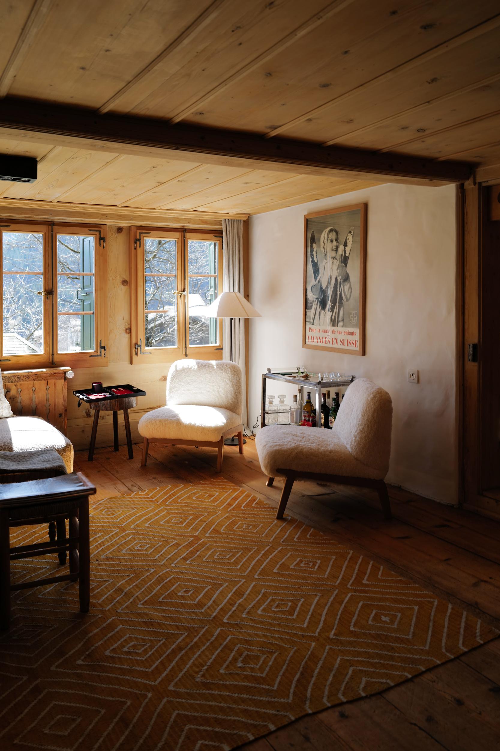 Le Chalet Saanen_Living with two chairs_April2025
