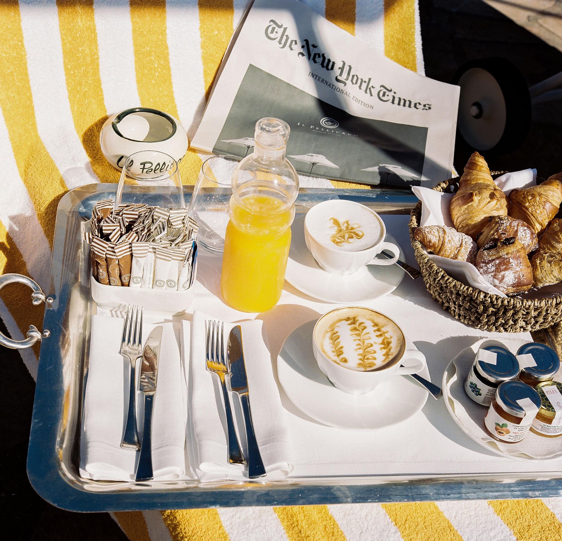 Hotel Il Pellicano pool breakfast