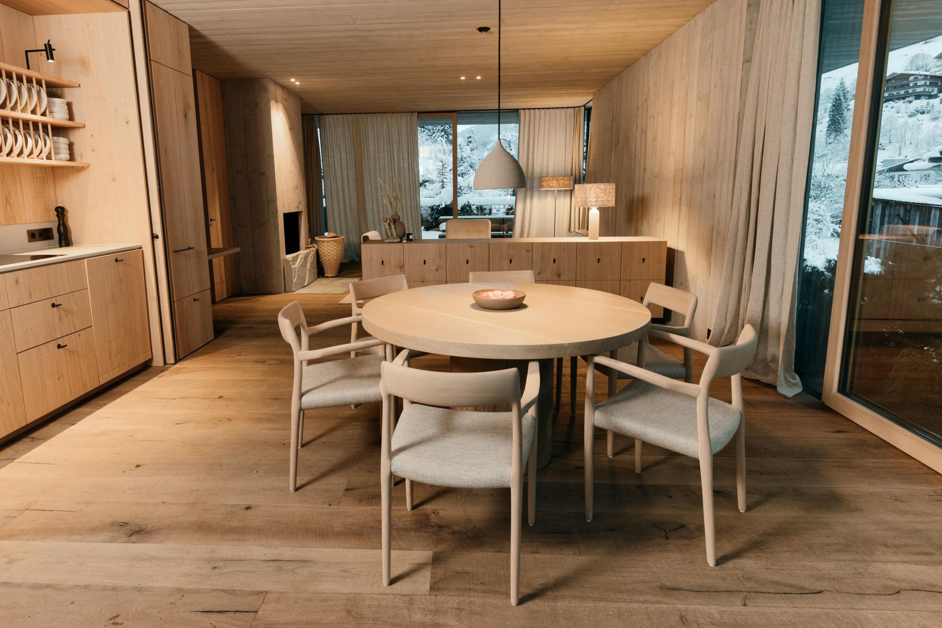 Wiesergut_Mountain Escape Suite with round dining table