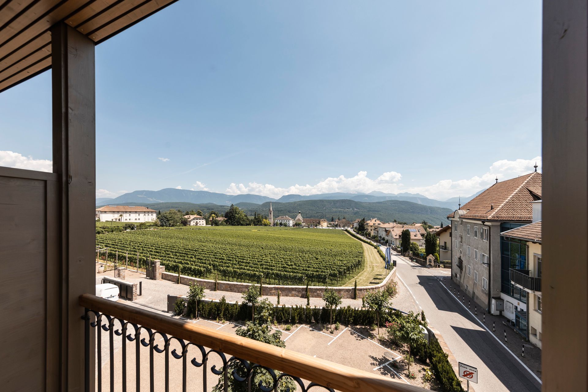 Essa Suites - Image 3