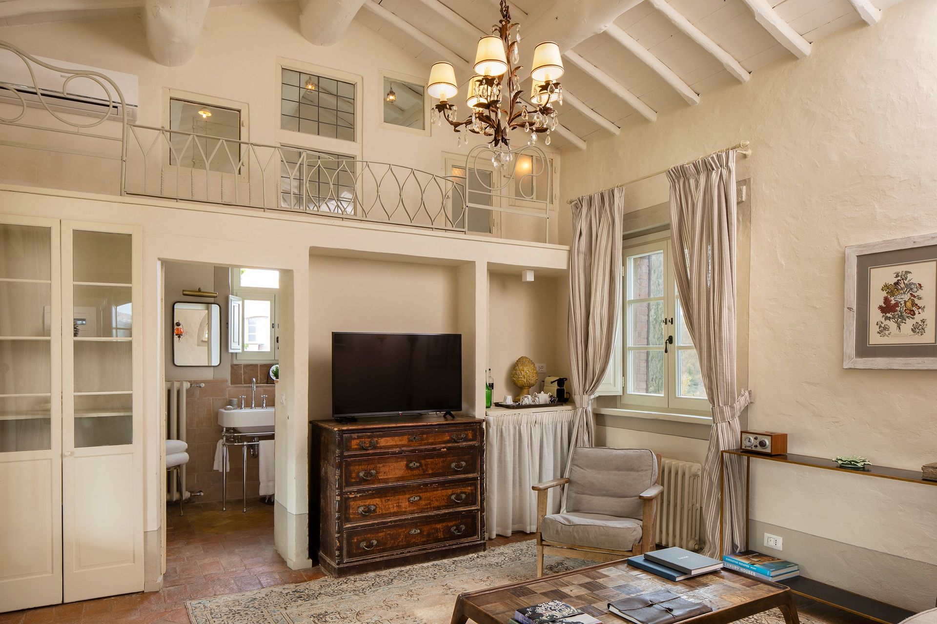 Lupaia-suite-living-space
