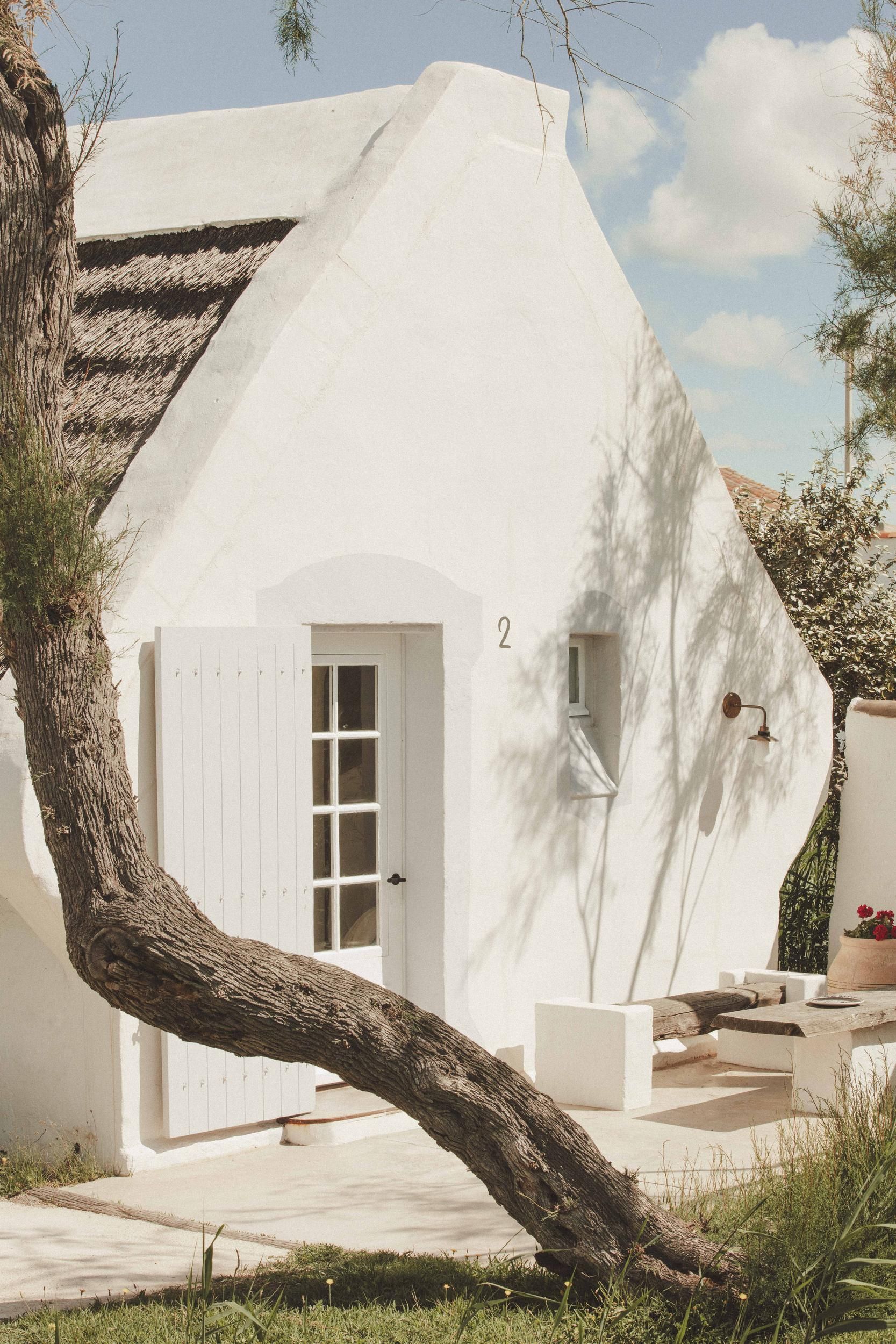 Les Bains Gardians cab exterior