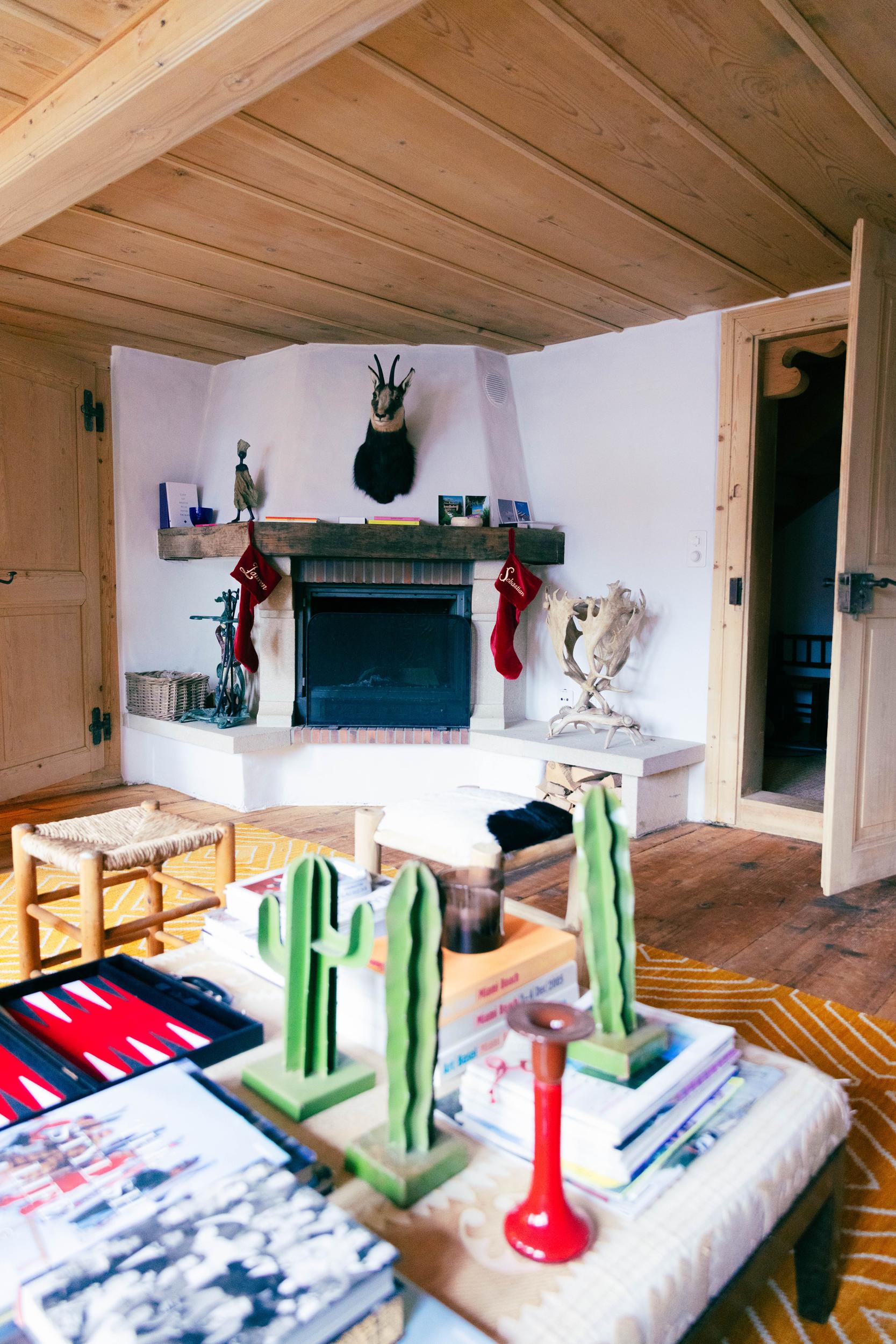 Nils Grubba_Le Chalet Saanen_salon with fireplace and cactus