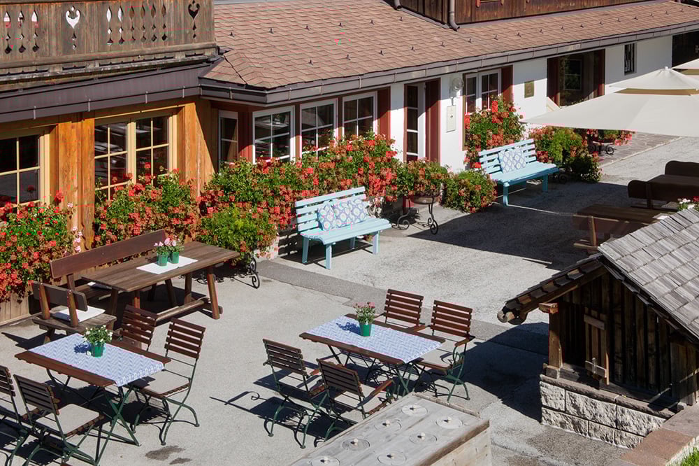 Berghotel Ladinia summer backyard