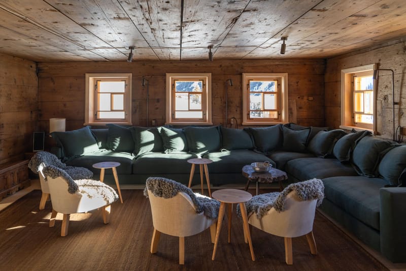 Sonnenhof_Living room with green sofa