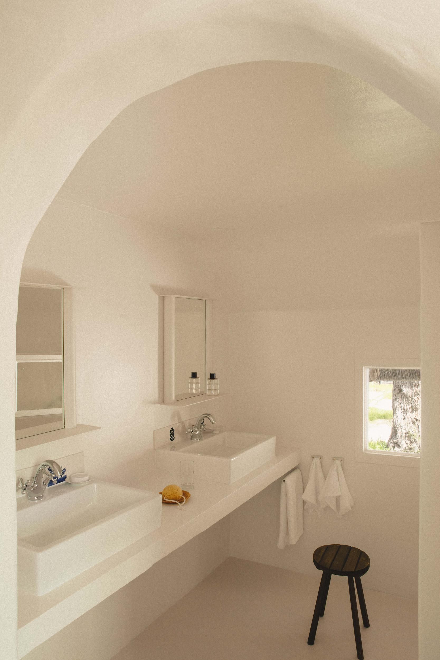Les Bains Gardians bathroom