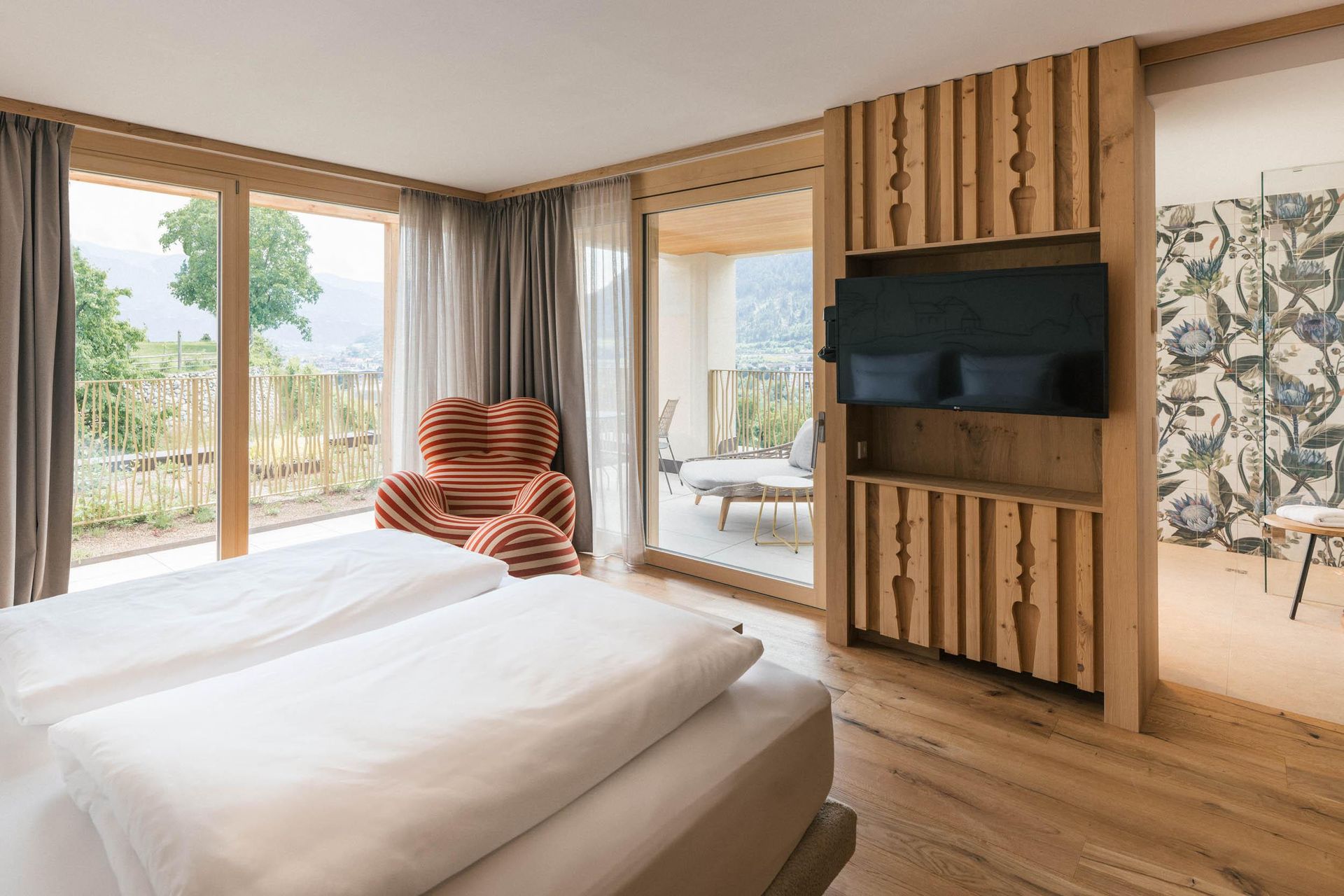 Pachers_Bedroom TV and Chair