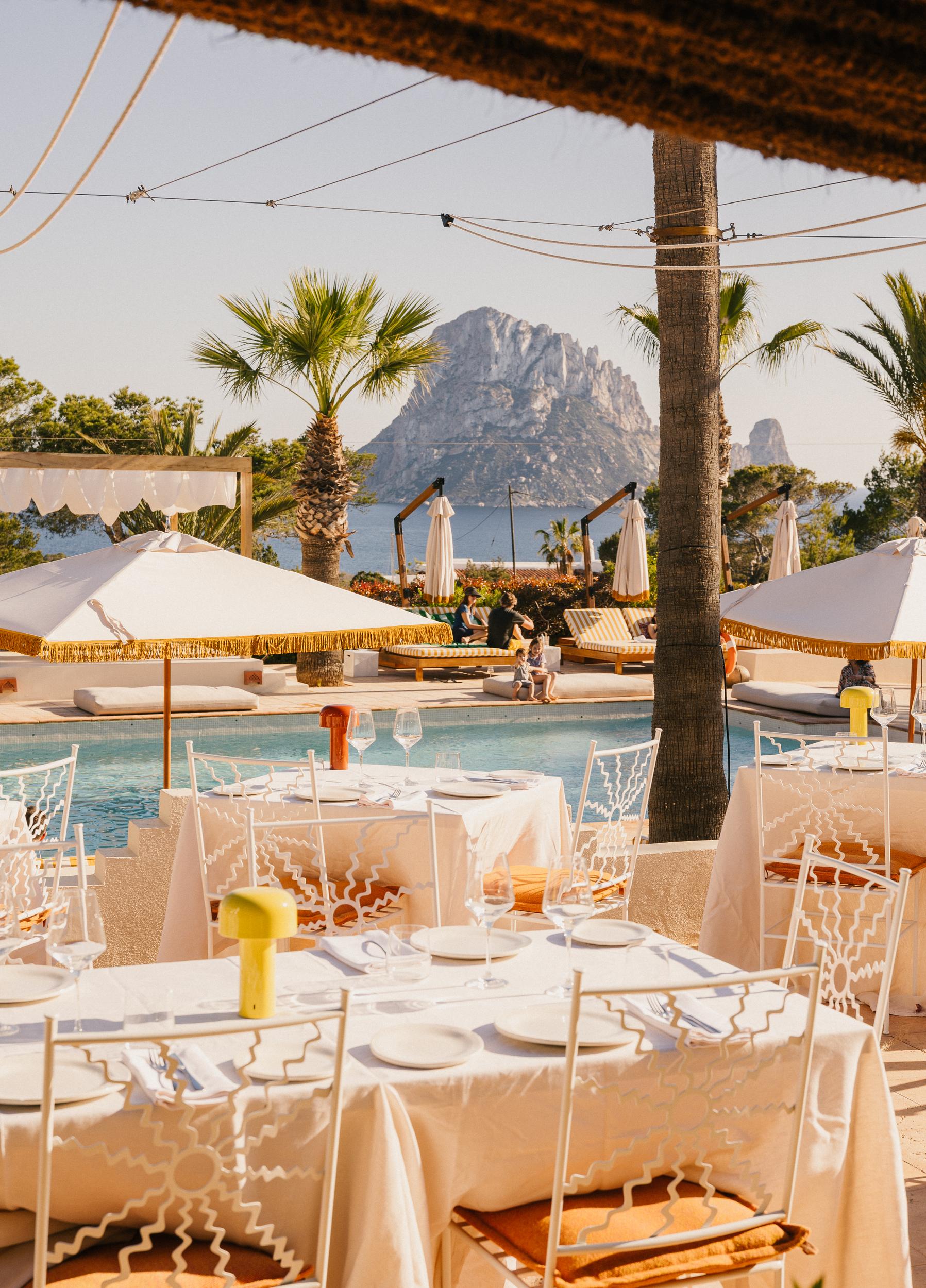 Petunia Ibiza_restaurant and pool