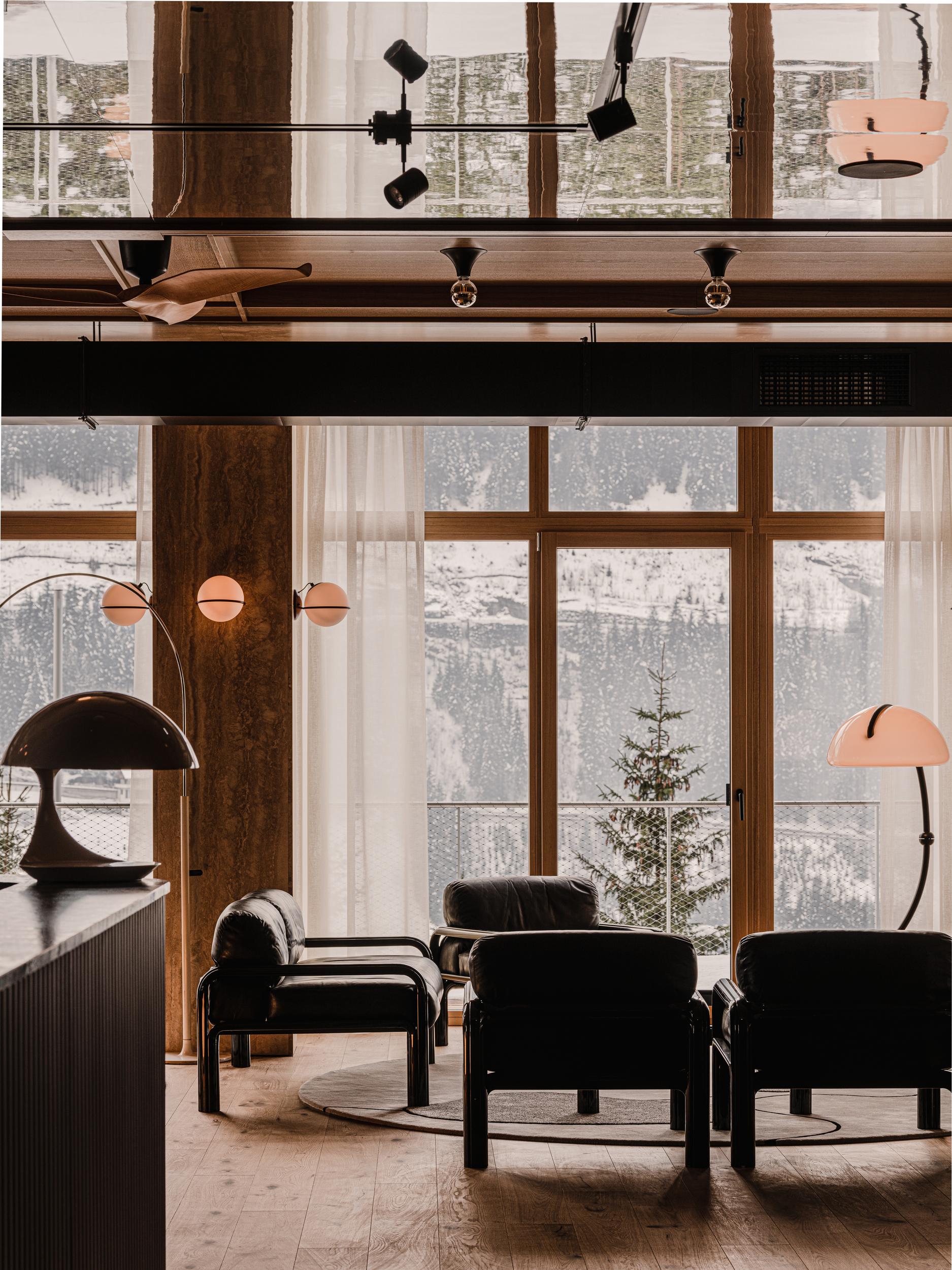 The Comodo lobby