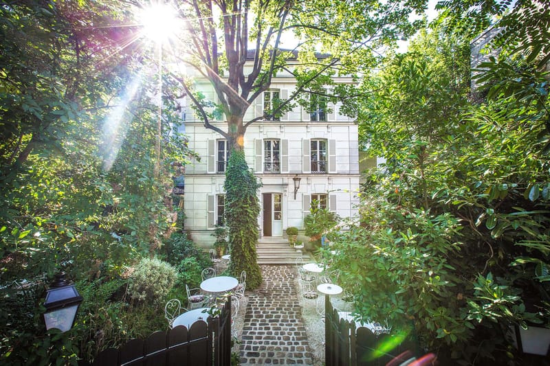 An Insider’s Guide To Paris' Montmartre Neighborhood