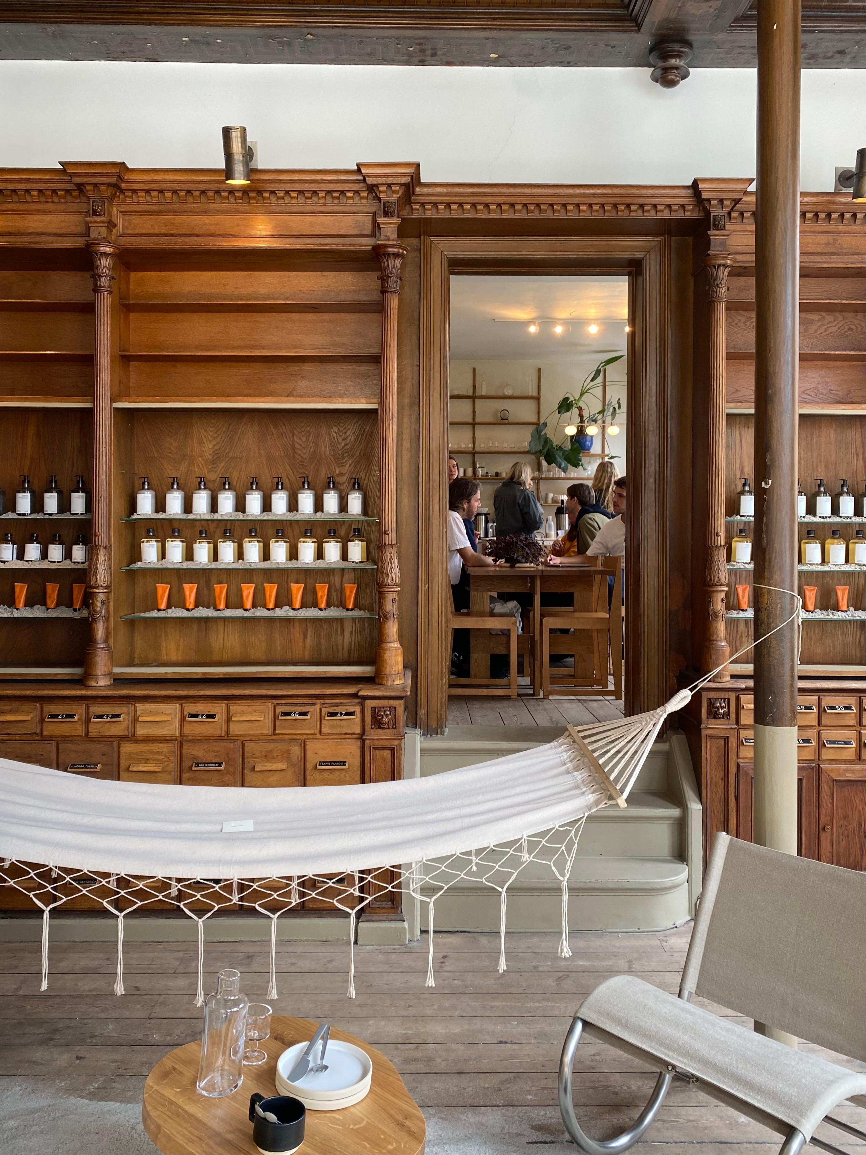 프라마 매장과 Apotek 57 카페