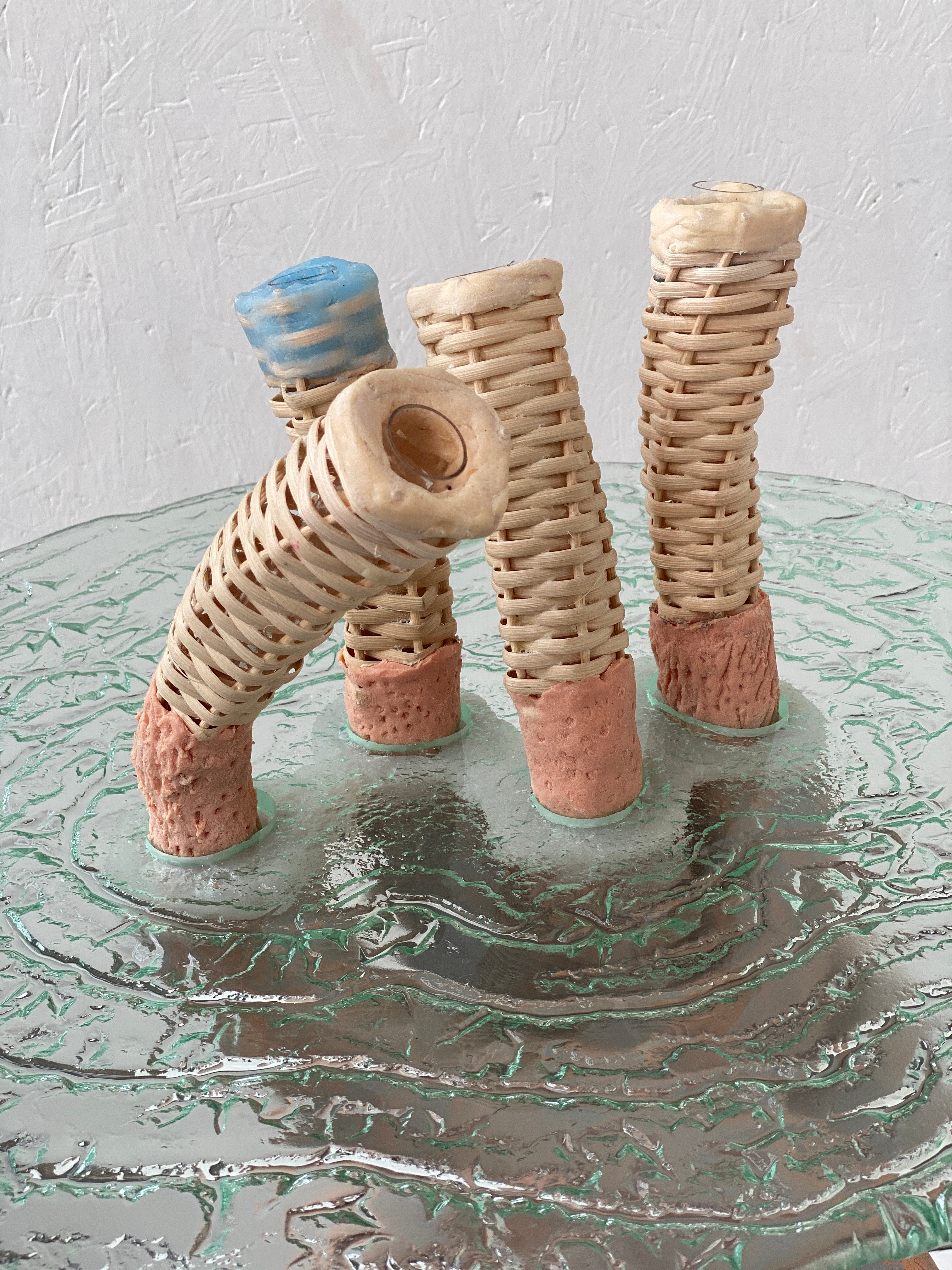 이상하게 생긴 테이블