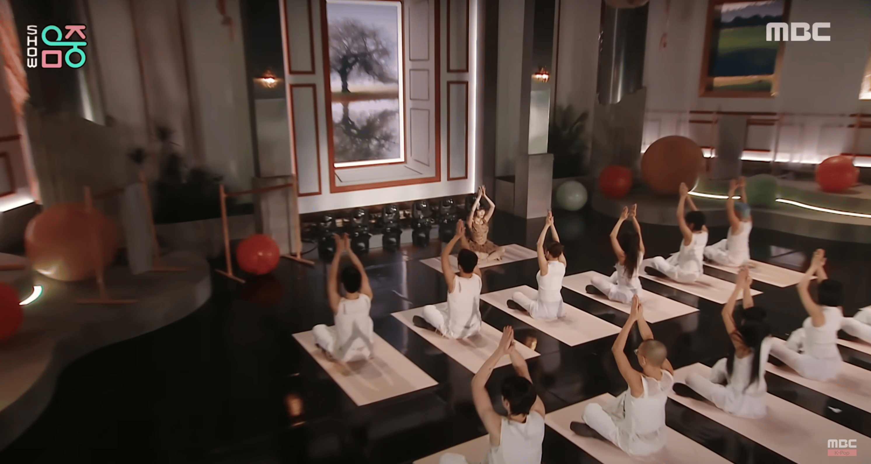 무대에서 요가하기~ 짜릿해