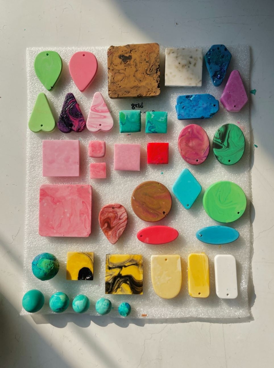 만들어진 레진 샘플들