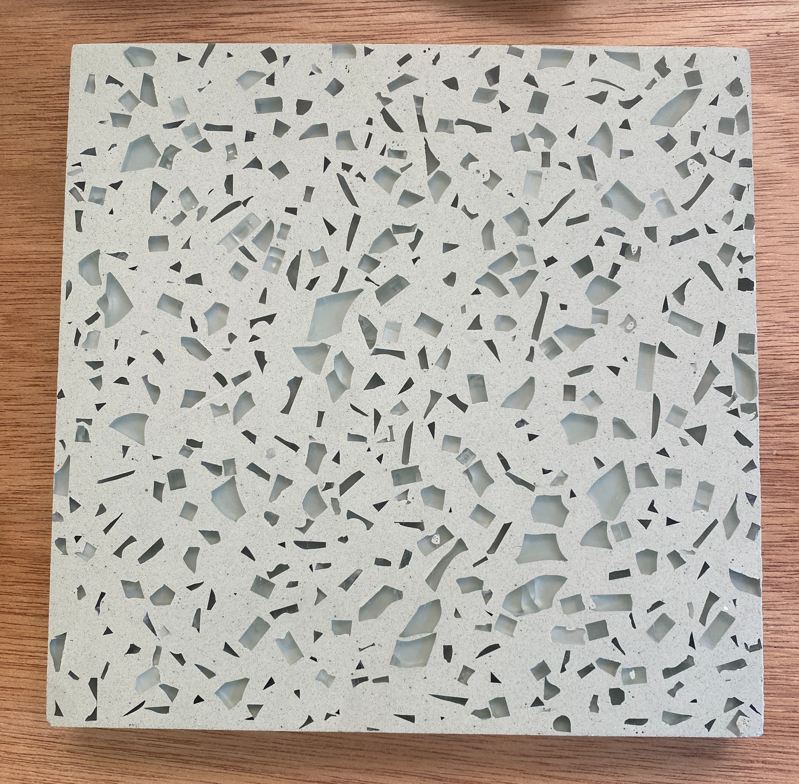 유리 골재가 적용된 테라조, 매끈하다