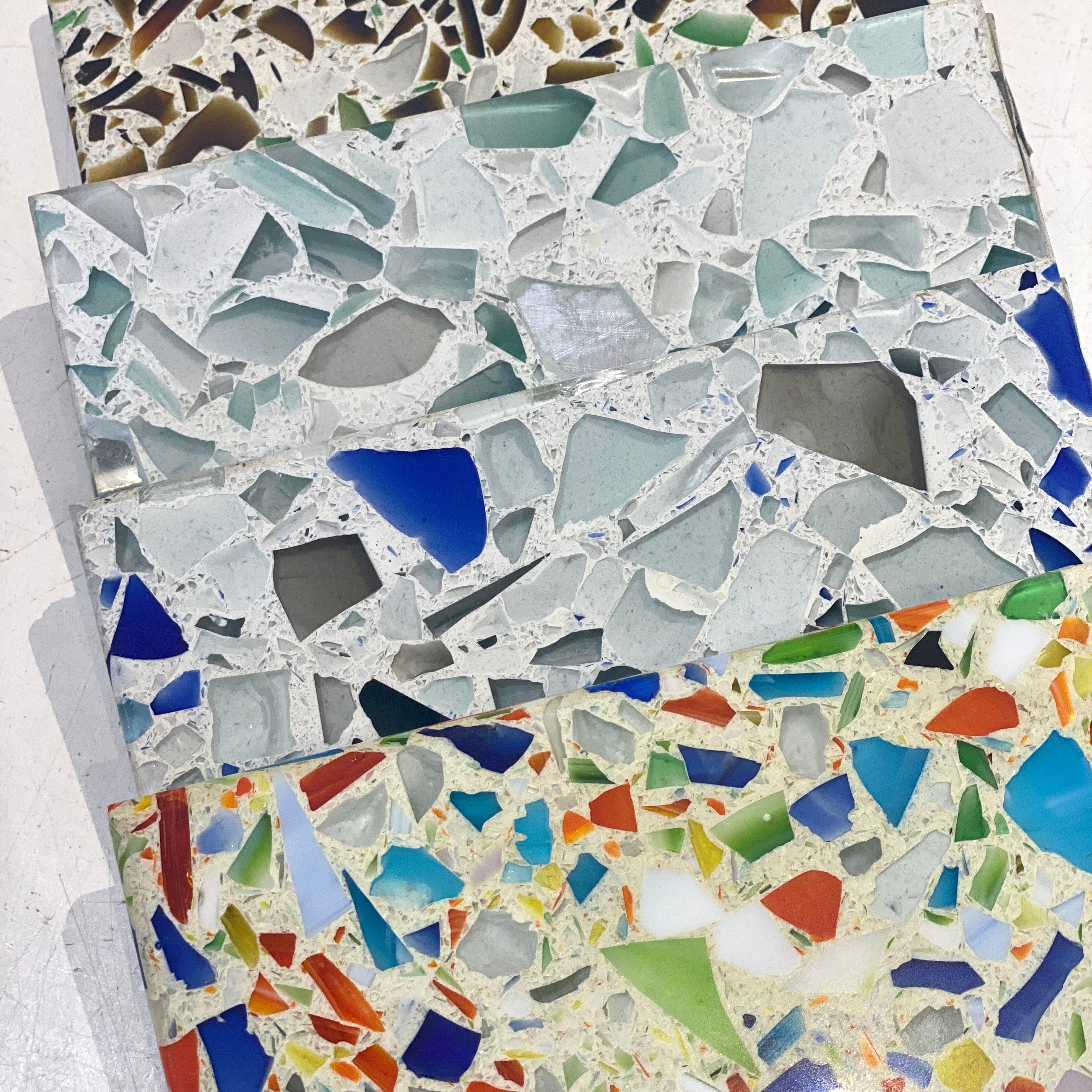 와인벽, 맥주병, 스테인드 글라스 등 실제 유리를 재활용해 만든 베트라조